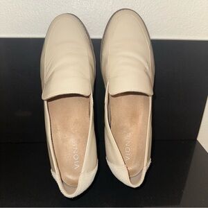 Vionic Kensley Women's Cream Leather Slip-On Loafers, Sz 9